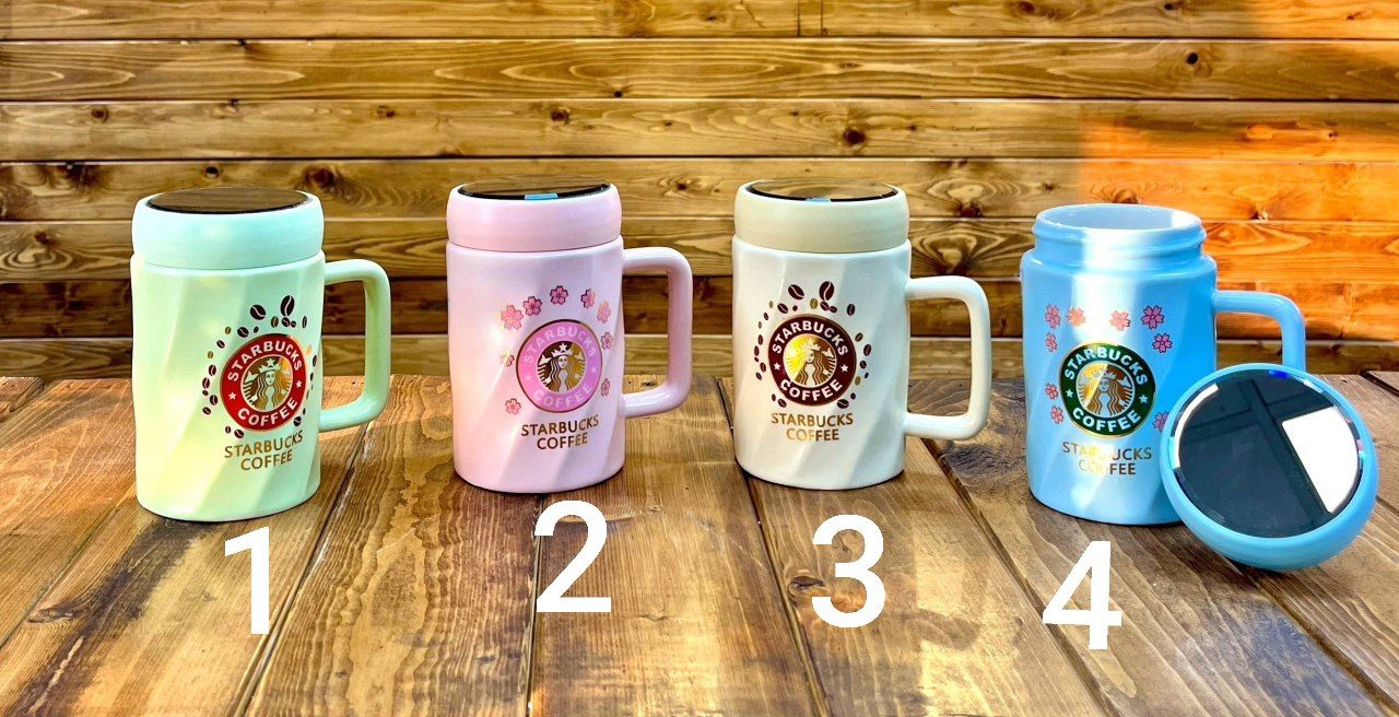 ماگ استارباکس در آیینه ای